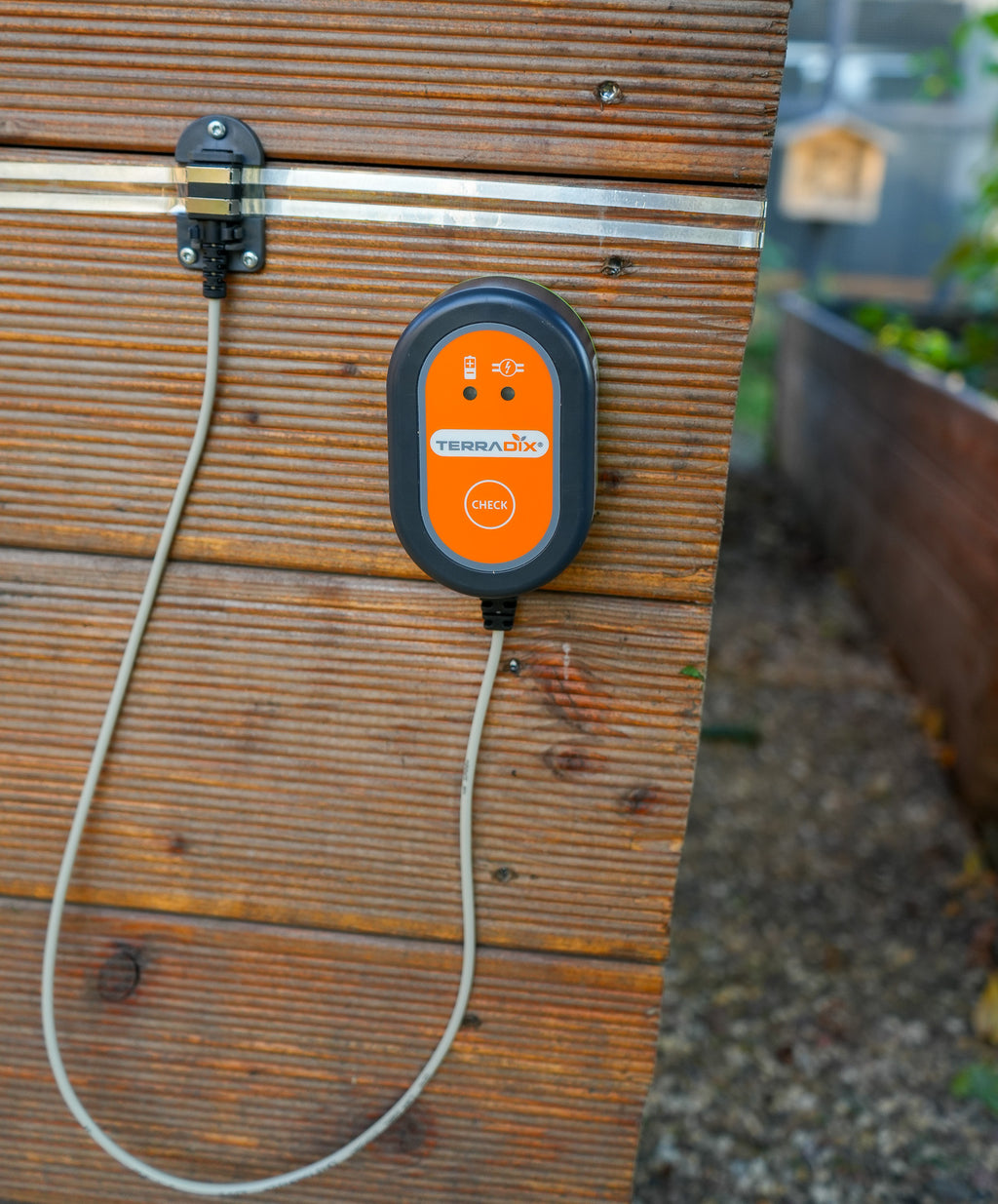 Elektrischer Schnecken-Zaun für Hochbeete und Beetumrandungen